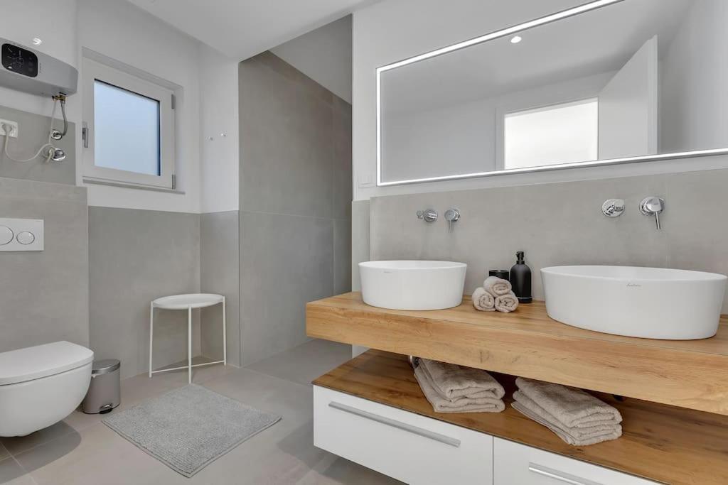Apartman Delux With Private Pool - Makarska Exklusiv ทูแชพี ภายนอก รูปภาพ