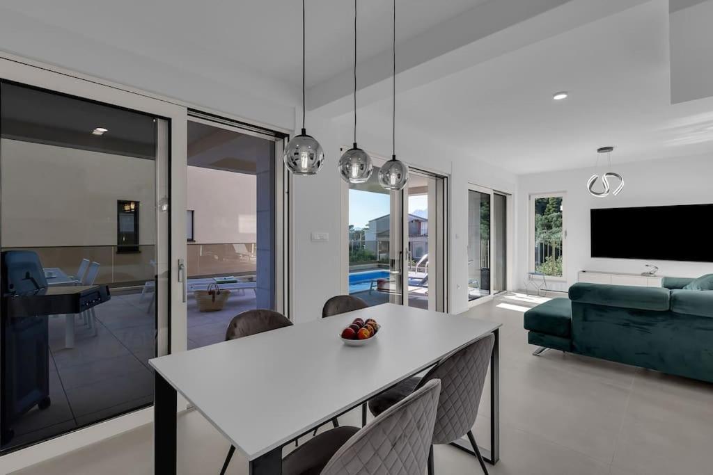 Apartman Delux With Private Pool - Makarska Exklusiv ทูแชพี ภายนอก รูปภาพ